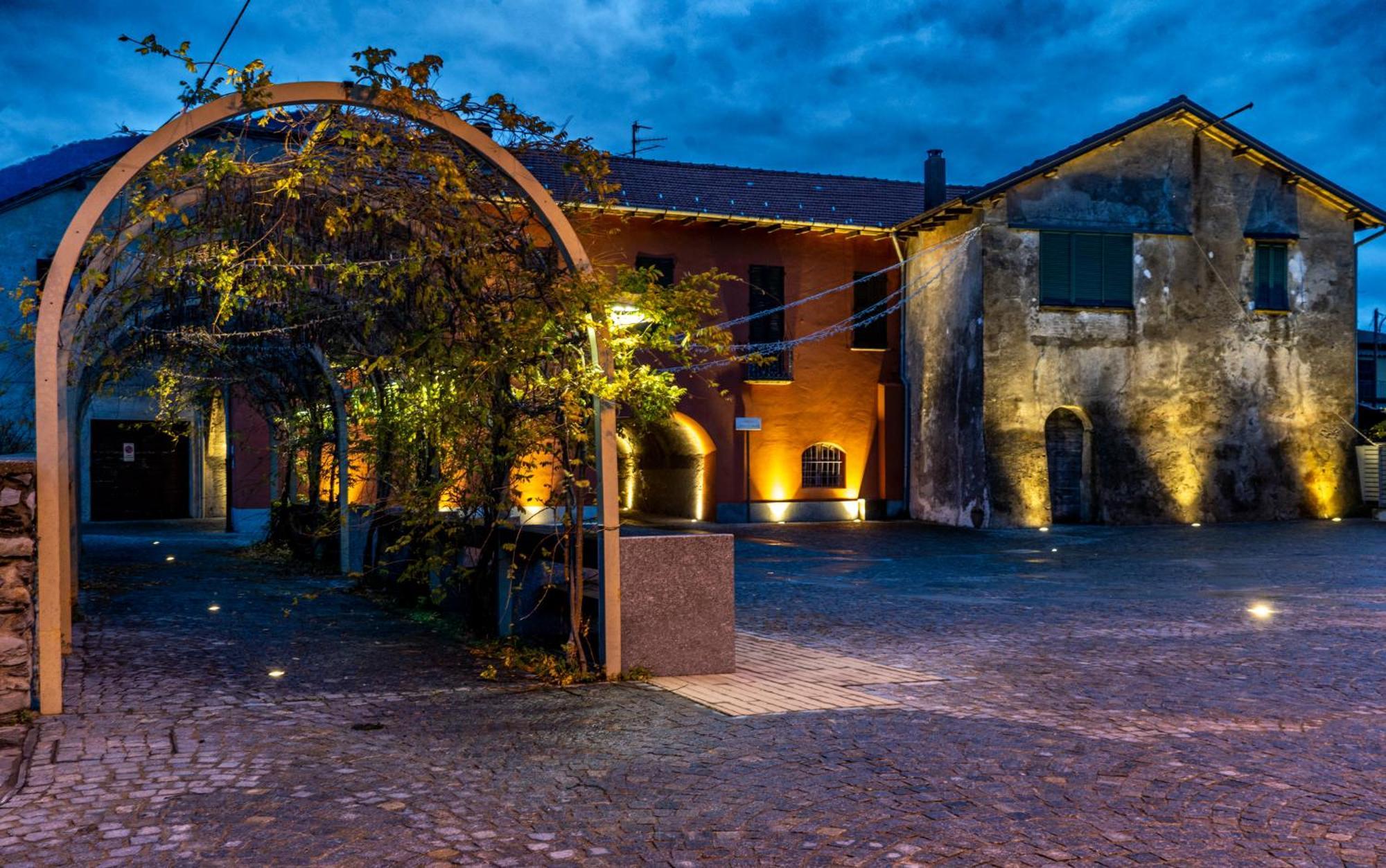 Casa Del Borgo "Aria & Acqua" Sul Lago Maggiore Maccagno Bagian luar foto