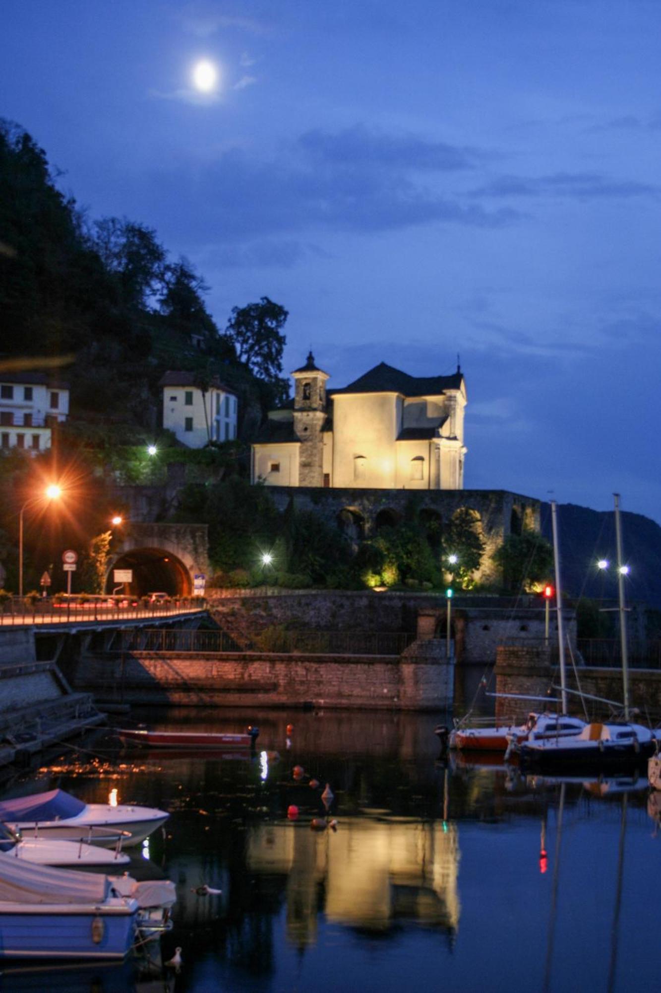 Casa Del Borgo "Aria & Acqua" Sul Lago Maggiore Maccagno Bagian luar foto